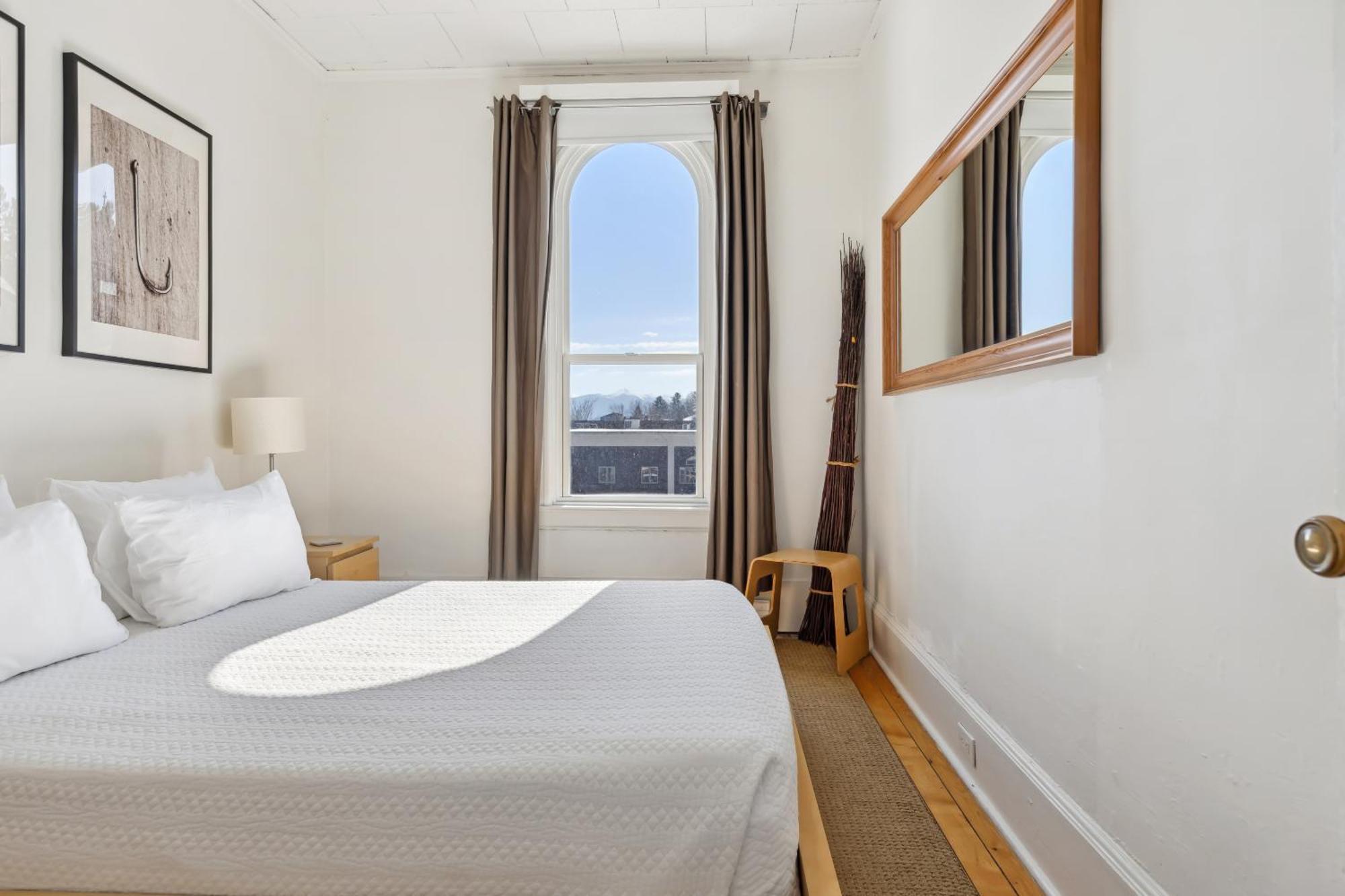 The Haus On Mirror Lake Lake Placid Room photo