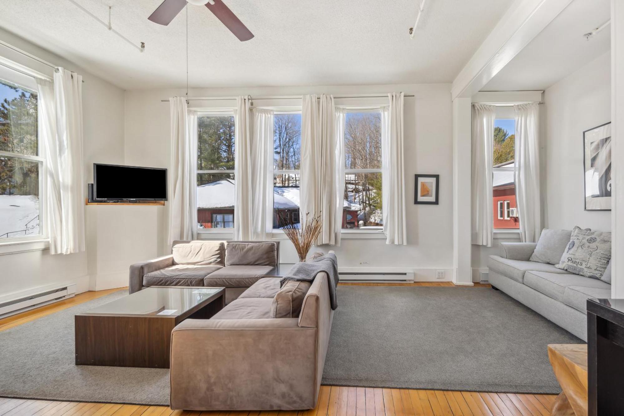 The Haus On Mirror Lake Lake Placid Room photo