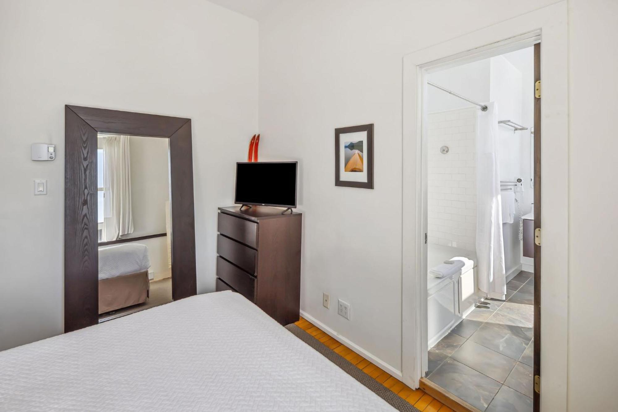 The Haus On Mirror Lake Lake Placid Room photo
