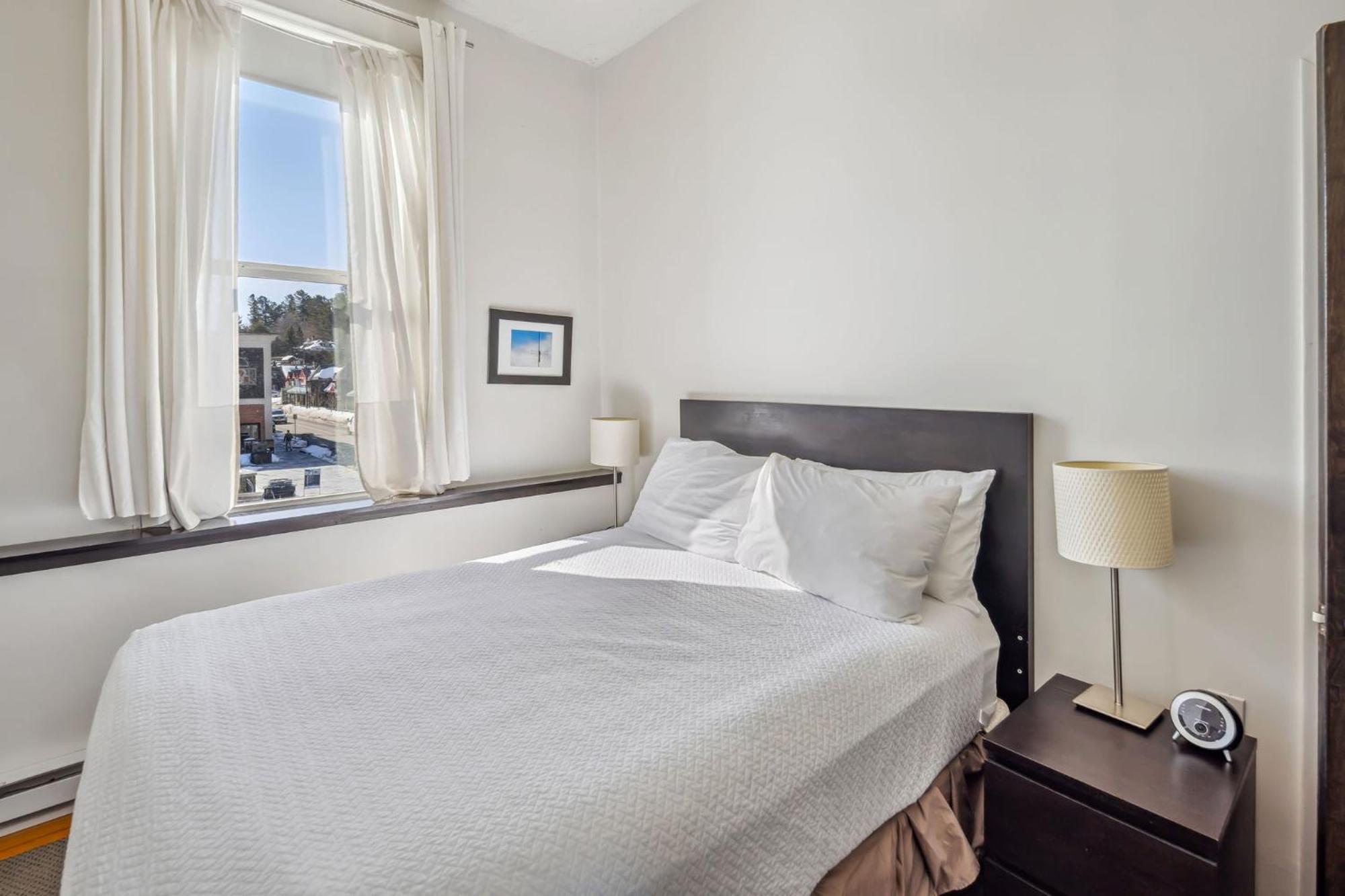 The Haus On Mirror Lake Lake Placid Room photo